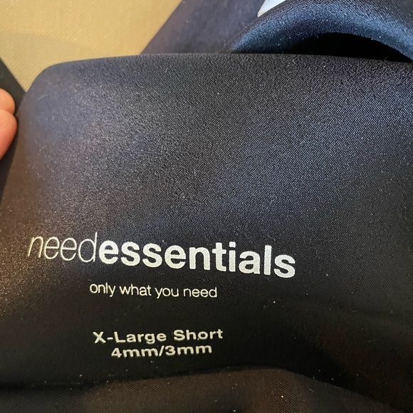 Need Essentials extra large short hooded 4/3 wetsuit - Picture 3 of 4